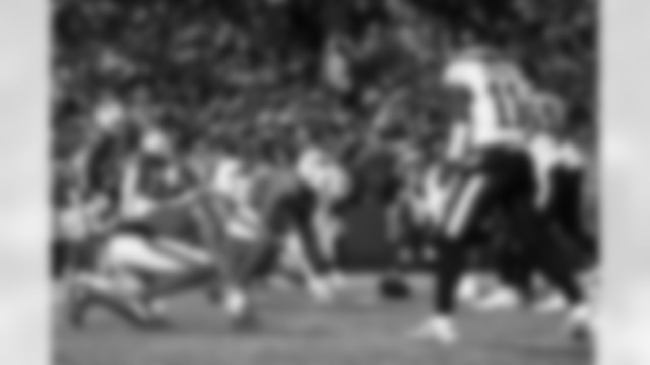 Buffalo Bills vs Philadelphia Eagles, Regular Season, December 28, 2025 at Highmark Stadium.