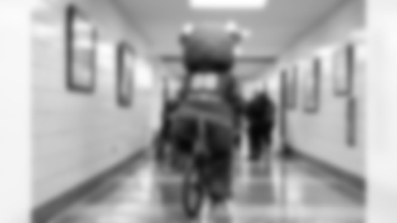 Free Mobile Food Markets, November 01, 2025 at #94 West Hertel Academy.