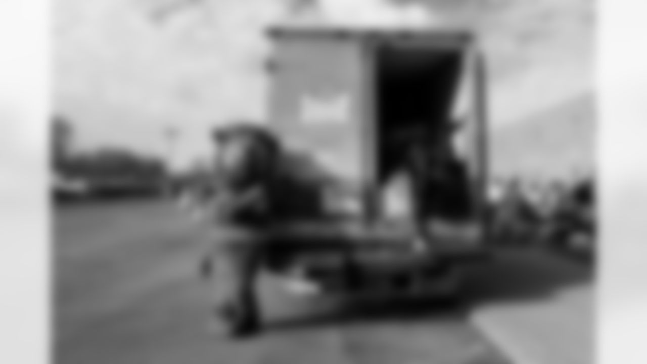 Free Mobile Food Markets, November 01, 2025 at #94 West Hertel Academy.