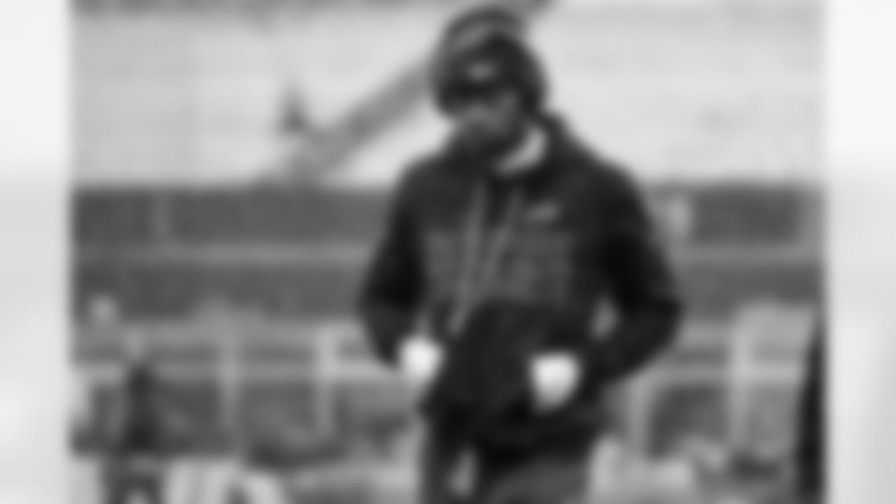 New England Patriots vs Buffalo Bills, Regular Season, December 14, 2025 at Gillette Stadium.