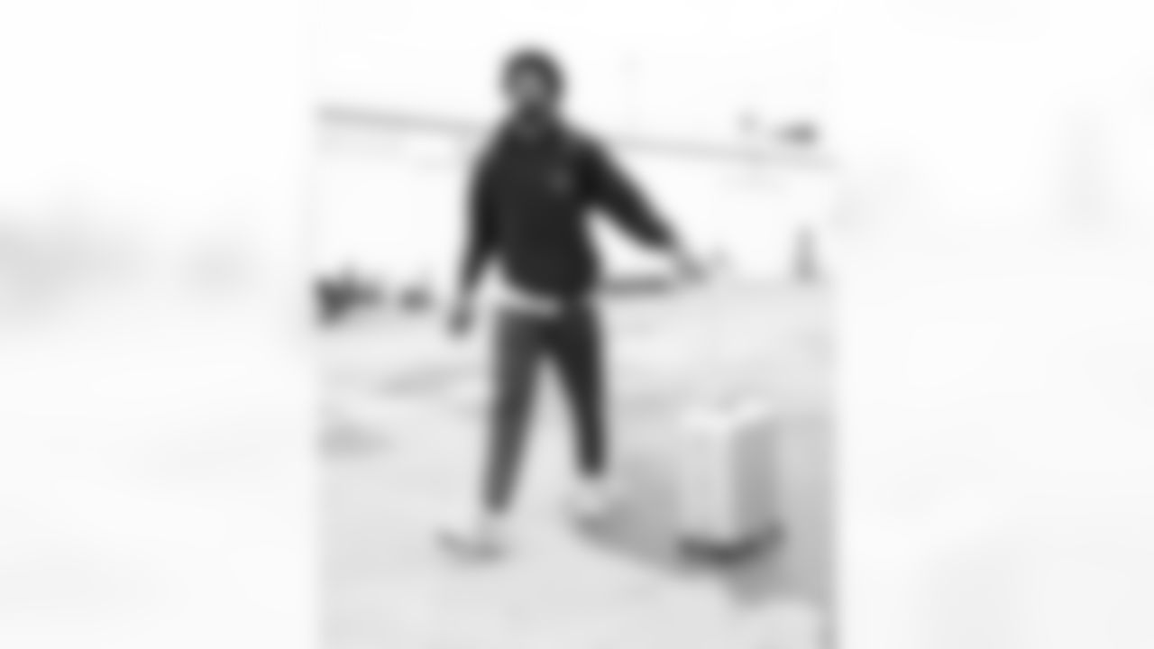 Greg Rousseau (50). Buffalo Bills travel to Pittsburgh, November 29, 2025 at Buffalo Niagara International Airport.