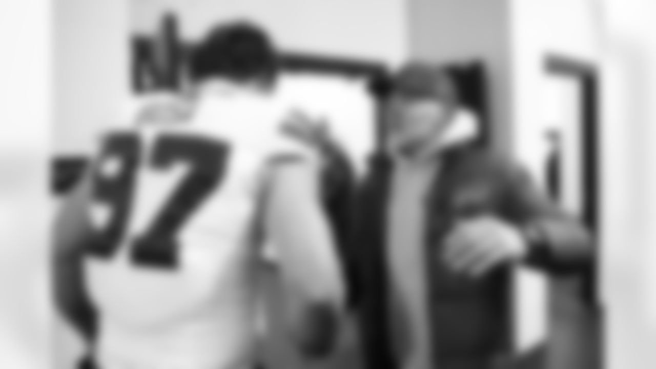 Pittsburgh Steelers vs Buffalo Bills, Regular Season, November 30, 2025 at Acrisure Stadium.