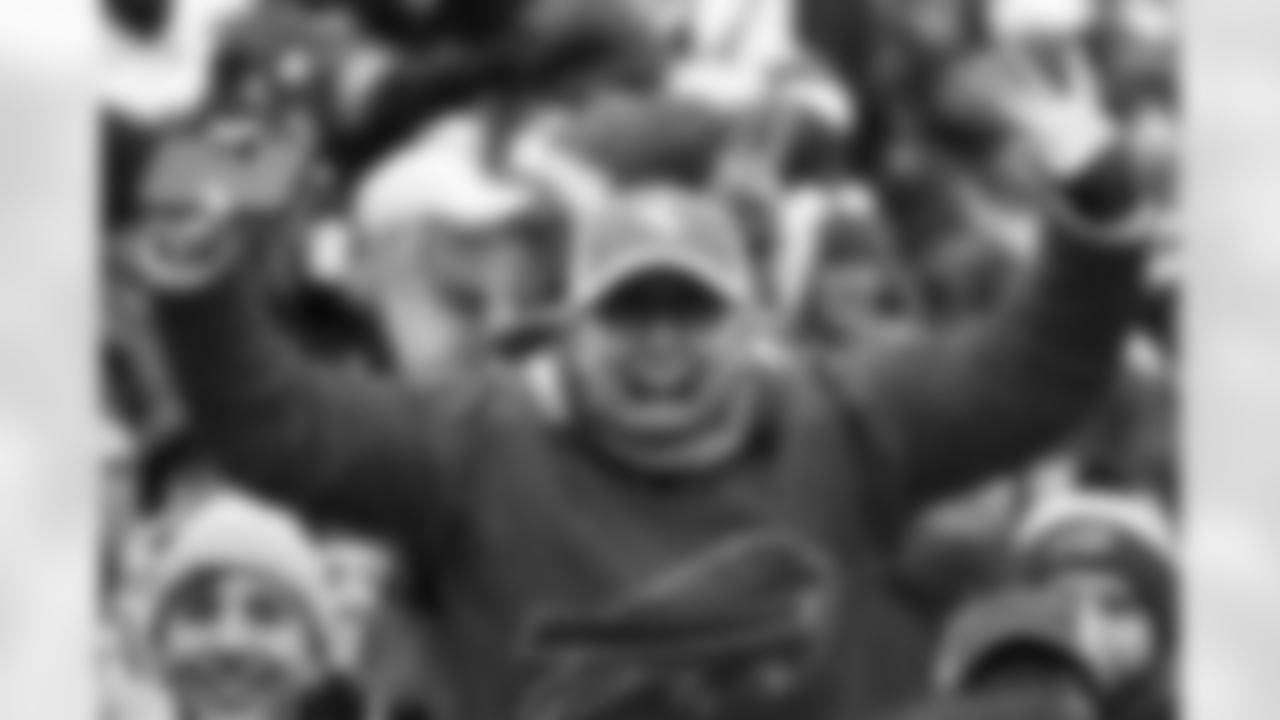 Buffalo Bills vs Tampa Bay Buccaneers, Regular Season, November 16, 2025 at Highmark Stadium.