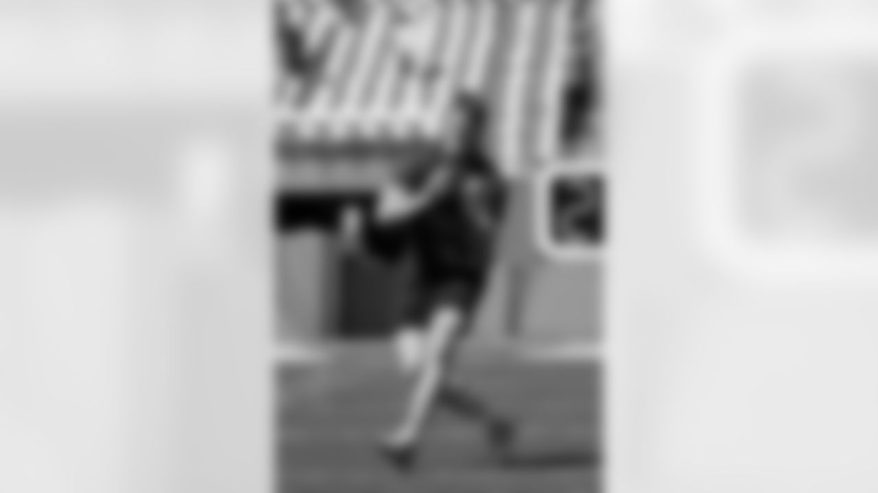 Miami Dolphins vs Buffalo Bills, Regular Season, November 09, 2025 at Hard Rock Stadium.