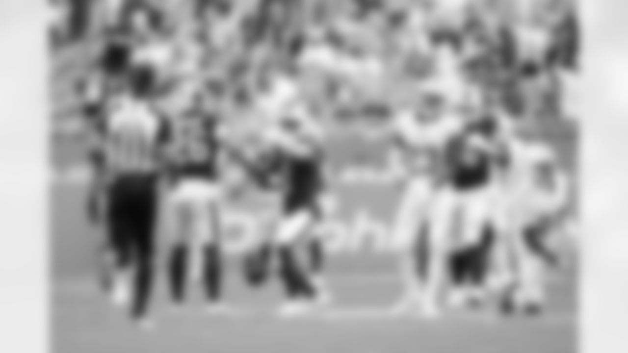 Miami Dolphins vs Buffalo Bills, Regular Season, November 09, 2025 at Hard Rock Stadium.