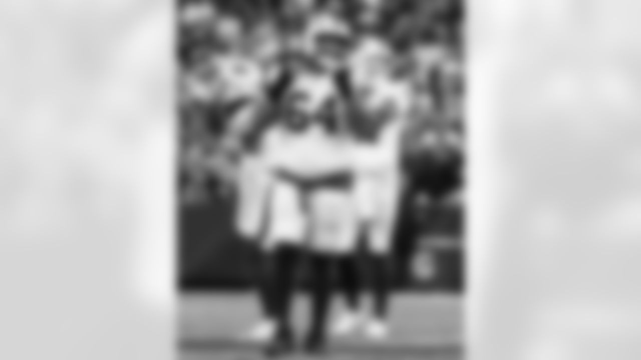 Buffalo Bills vs Tampa Bay Buccaneers, Regular Season, November 16, 2025 at Highmark Stadium.