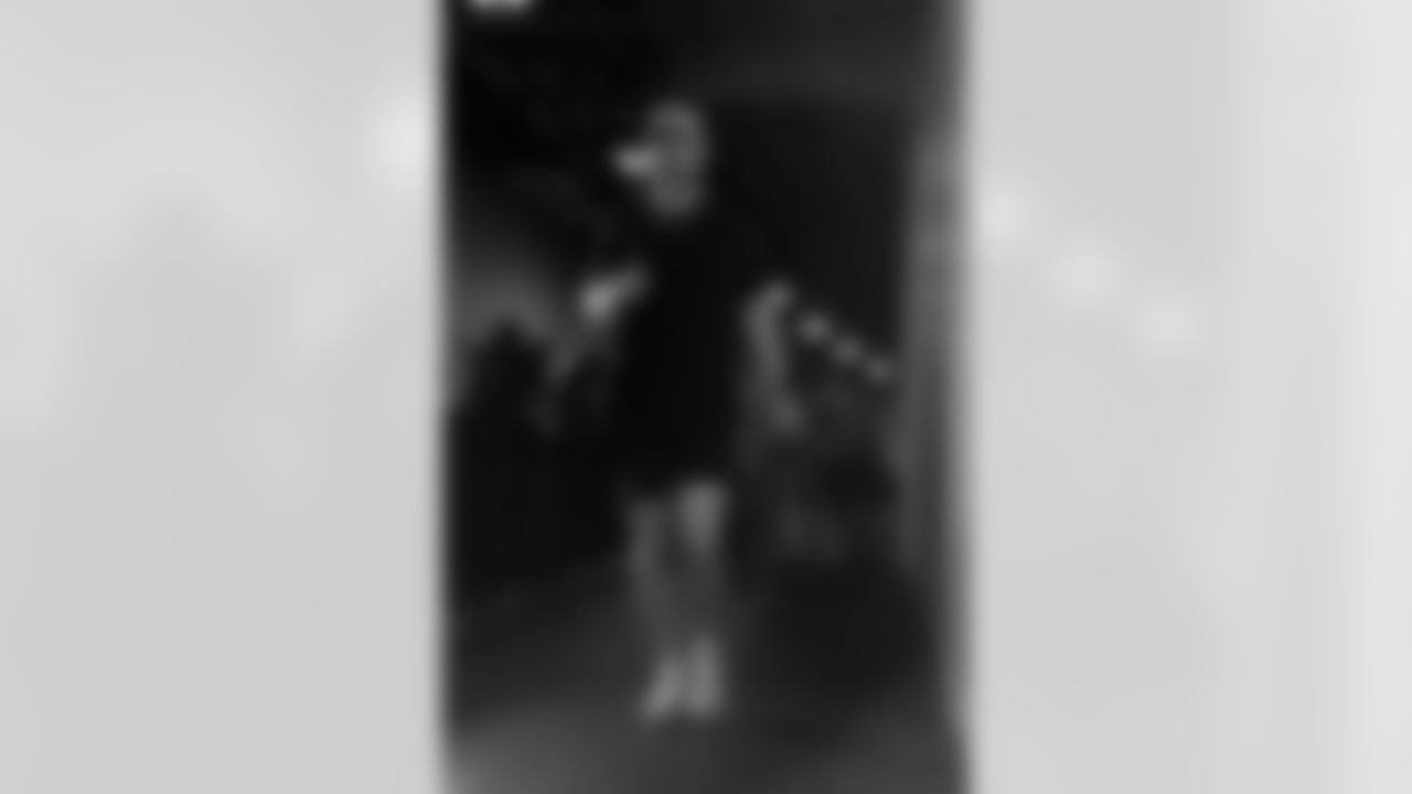 Pittsburgh Steelers vs Buffalo Bills, Regular Season, November 30, 2025 at Acrisure Stadium.