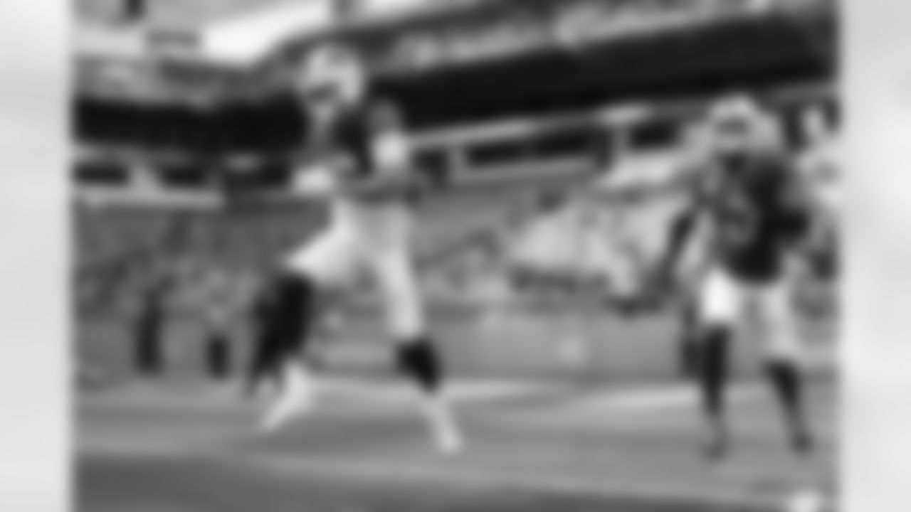 Miami Dolphins vs Buffalo Bills, Regular Season, November 09, 2025 at Hard Rock Stadium.