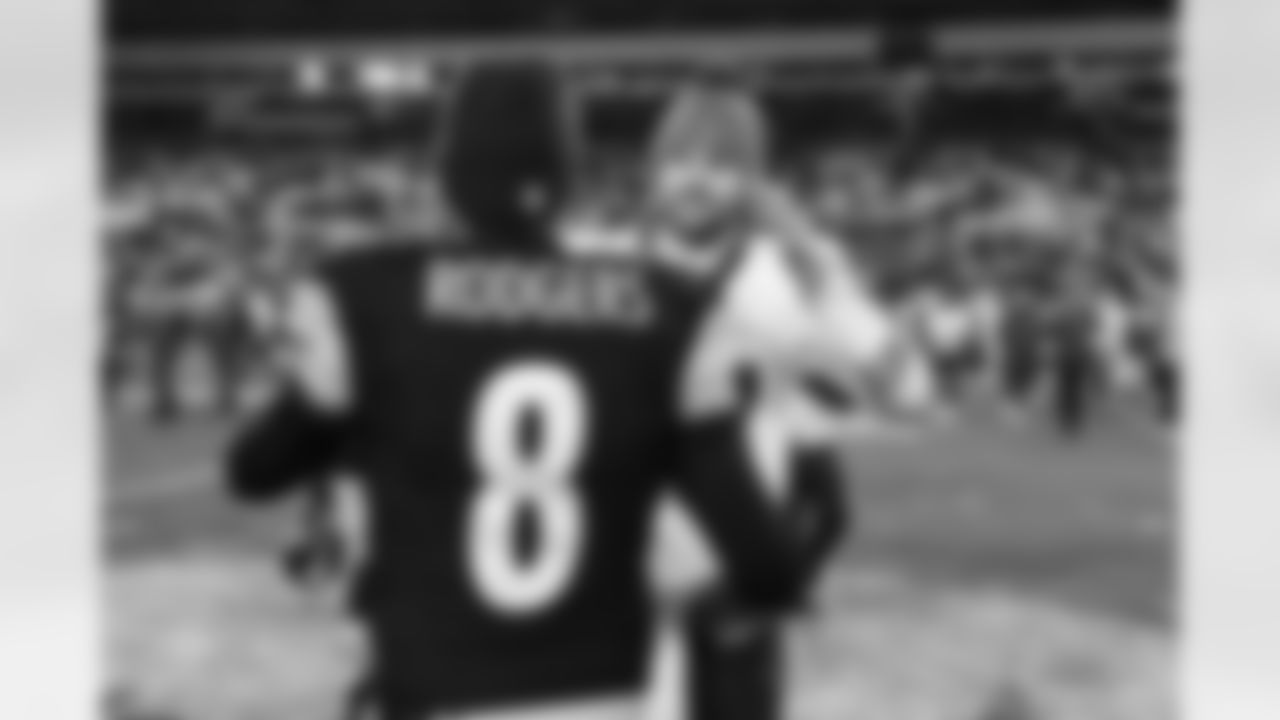 Pittsburgh Steelers vs Buffalo Bills, Regular Season, November 30, 2025 at Acrisure Stadium.