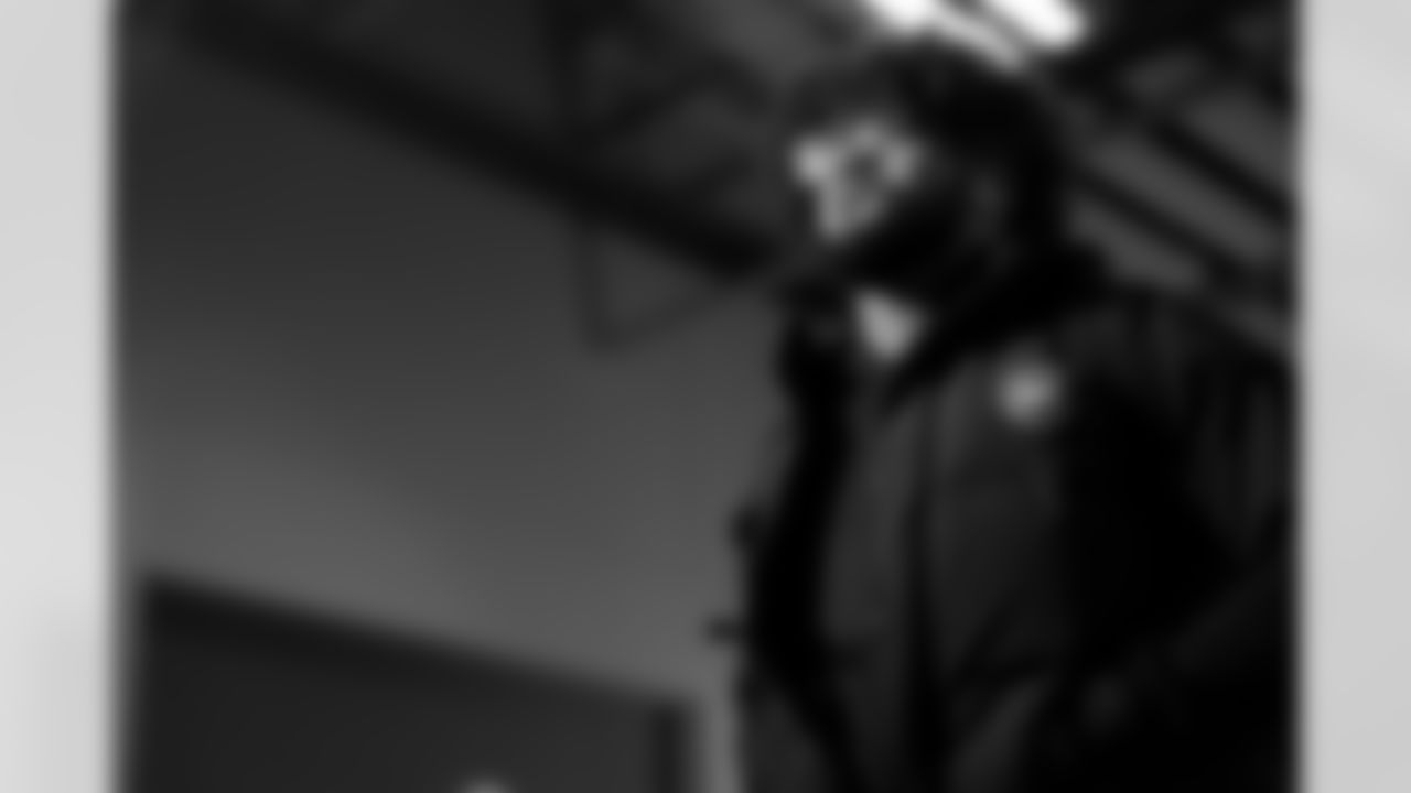 Pittsburgh Steelers vs Buffalo Bills, Regular Season, November 30, 2025 at Acrisure Stadium.