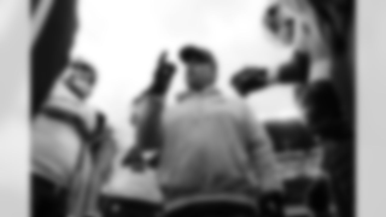 Pittsburgh Steelers vs Buffalo Bills, Regular Season, November 30, 2025 at Acrisure Stadium.