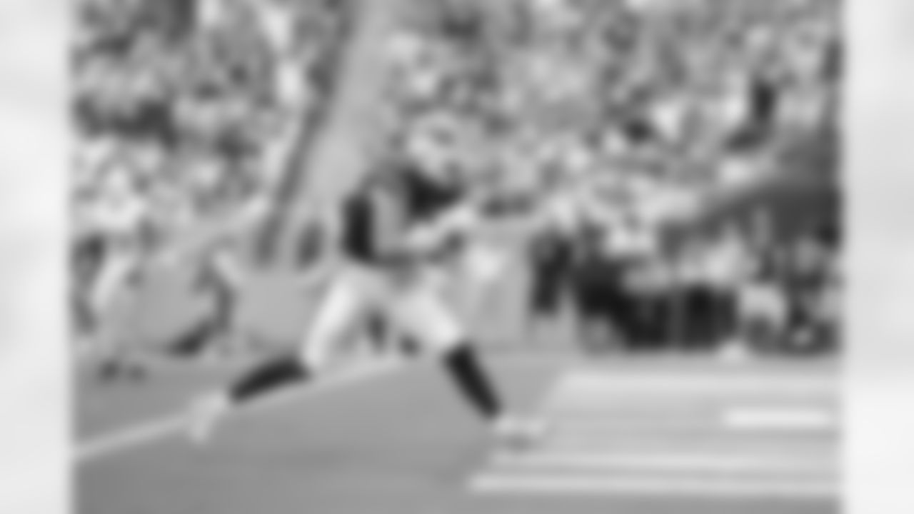 Miami Dolphins vs Buffalo Bills, Regular Season, November 09, 2025 at Hard Rock Stadium.