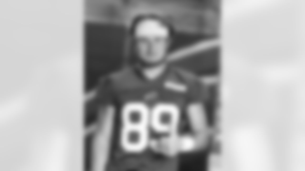 Stephen Gosnell (89). Buffalo Bills Mandatory Minicamp, June 10, 2025 at the Buffalo Bills Training Center.
