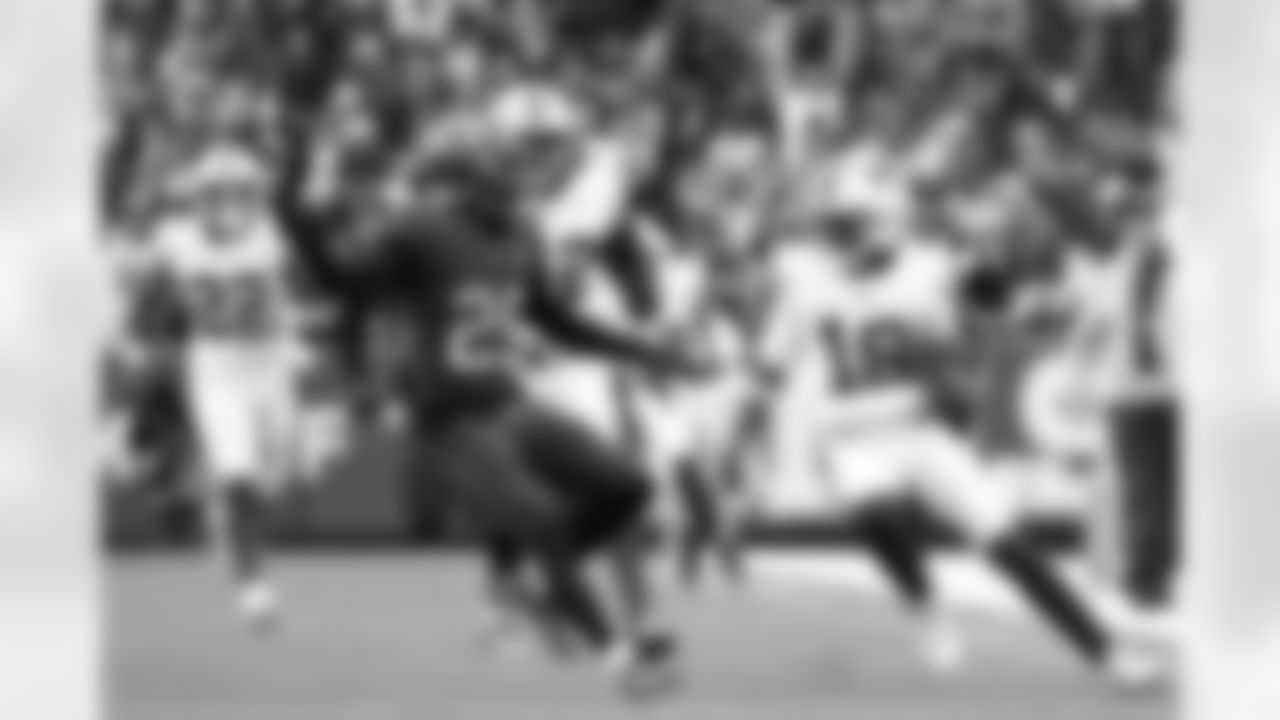 Buffalo Bills vs Tampa Bay Buccaneers, Regular Season, November 16, 2025 at Highmark Stadium.