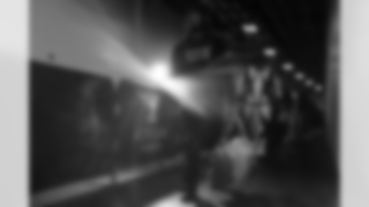 Pittsburgh Steelers vs Buffalo Bills, Regular Season, November 30, 2025 at Acrisure Stadium.