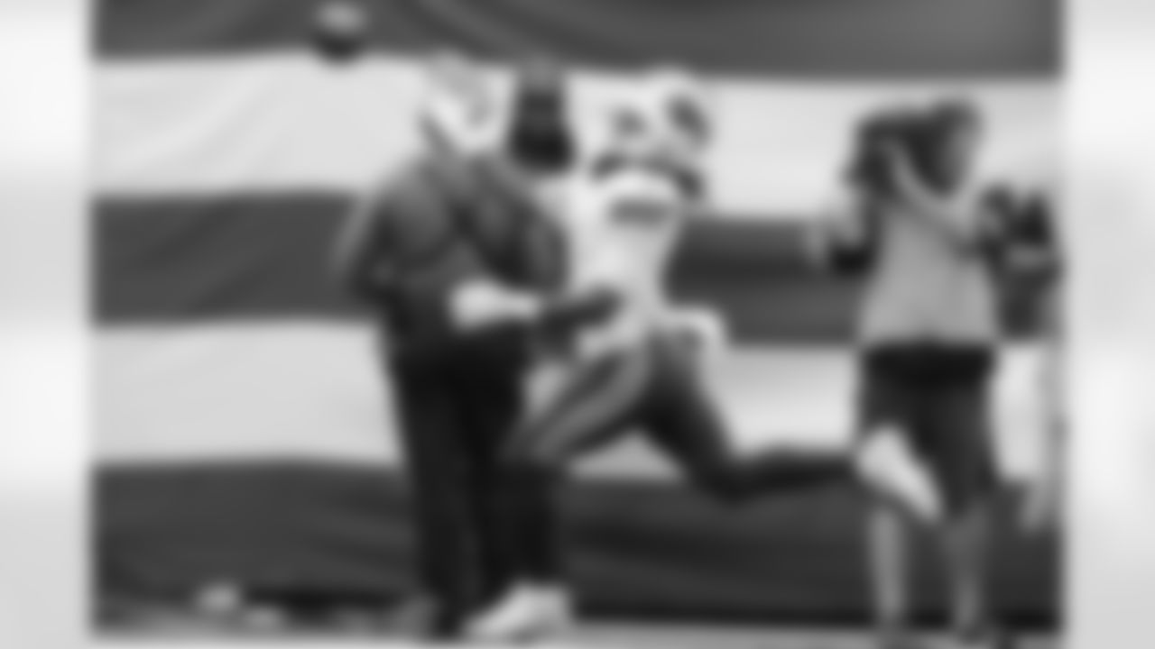 New York Jets vs Buffalo Bills, Regular Season, September 14, 2025 at Metlife Stadium.