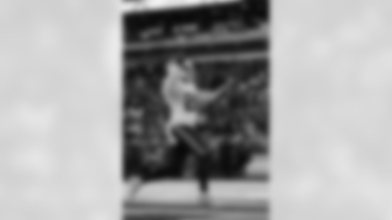 Cleveland Browns vs Buffalo Bills, Regular Season, December 21, 2025 at Huntington Bank Field.