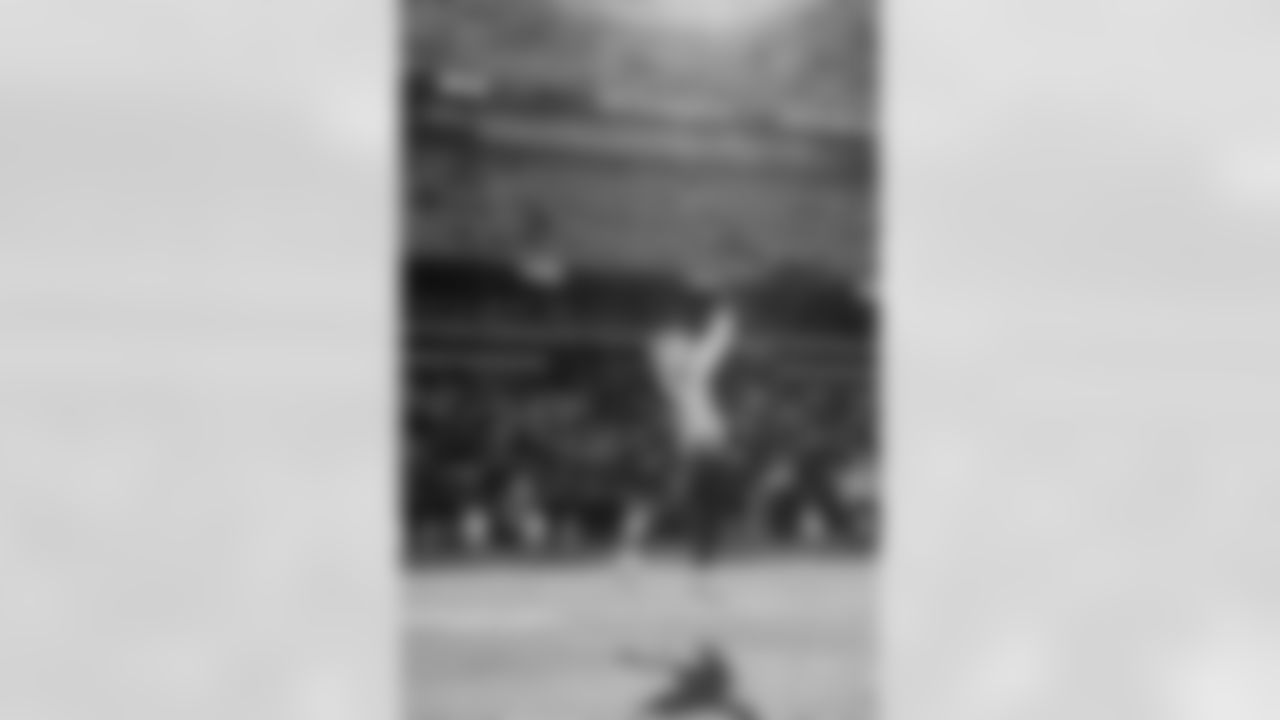 Cleveland Browns vs Buffalo Bills, Regular Season, December 21, 2025 at Huntington Bank Field.