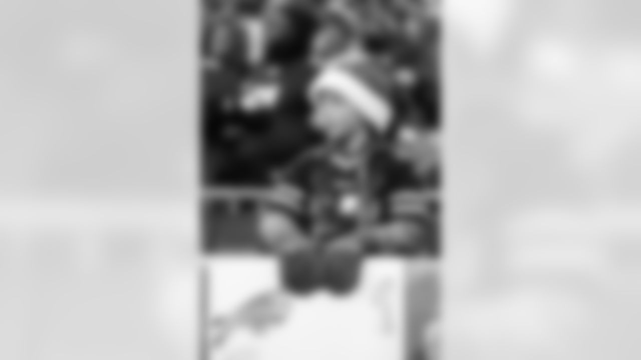 Cleveland Browns vs Buffalo Bills, Regular Season, December 21, 2025 at Huntington Bank Field.