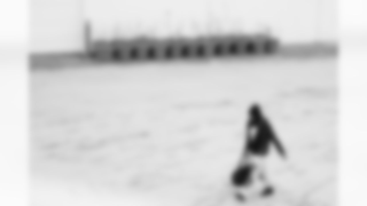 James Cook (4). Buffalo Bills travel to Cleveland, December 20, 2025 at Buffalo Niagara International Airport.