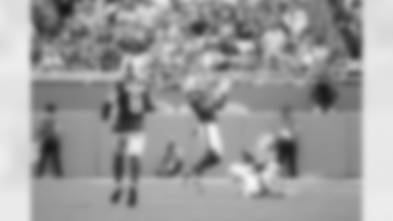 Miami Dolphins vs Buffalo Bills, Regular Season, November 09, 2025 at Hard Rock Stadium.