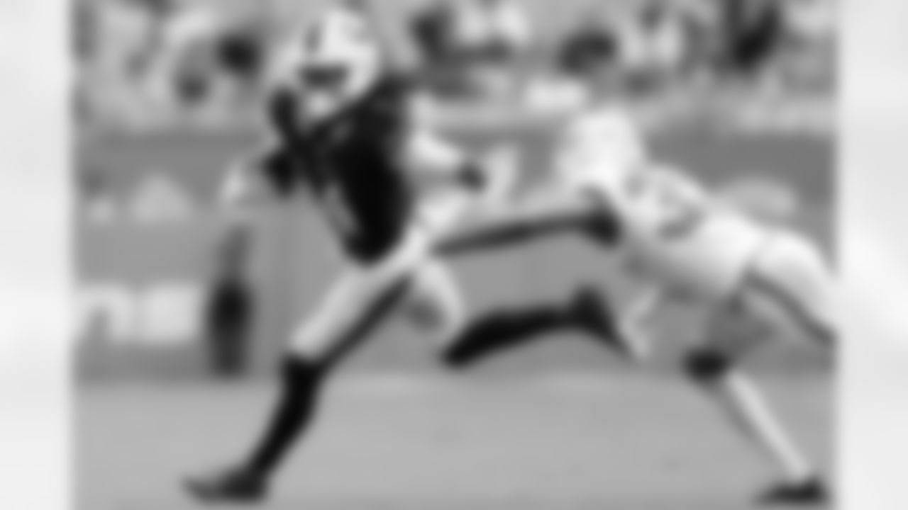 Miami Dolphins vs Buffalo Bills, Regular Season, November 09, 2025 at Hard Rock Stadium.