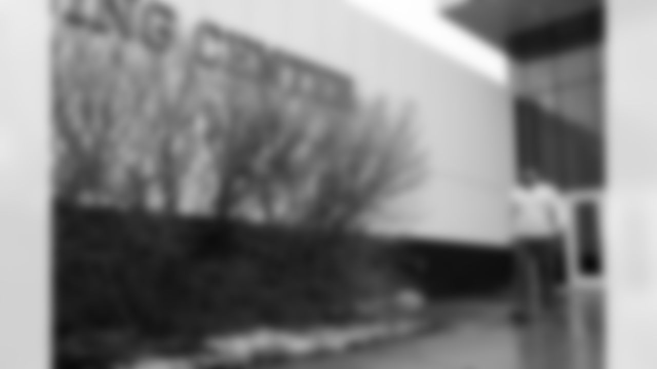 Buffalo Bills vs Philadelphia Eagles, Regular Season, December 28, 2025 at Highmark Stadium.