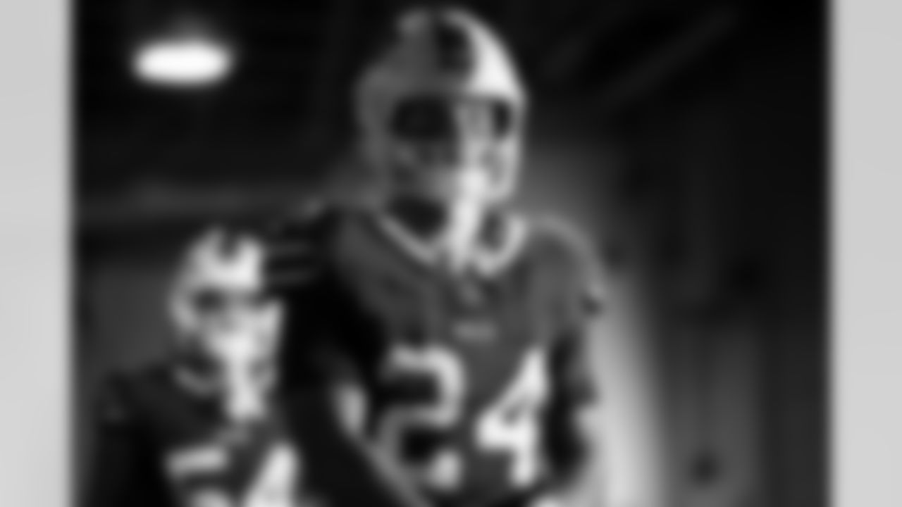 Miami Dolphins vs Buffalo Bills, Regular Season, November 09, 2025 at Hard Rock Stadium.