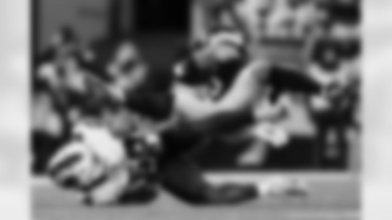 Pittsburgh Steelers vs Buffalo Bills, Regular Season, November 30, 2025 at Acrisure Stadium.