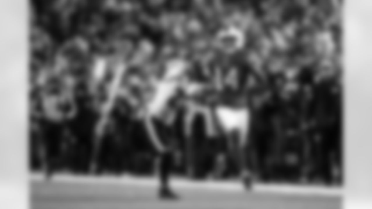 Buffalo Bills vs Philadelphia Eagles, Regular Season, December 28, 2025 at Highmark Stadium.