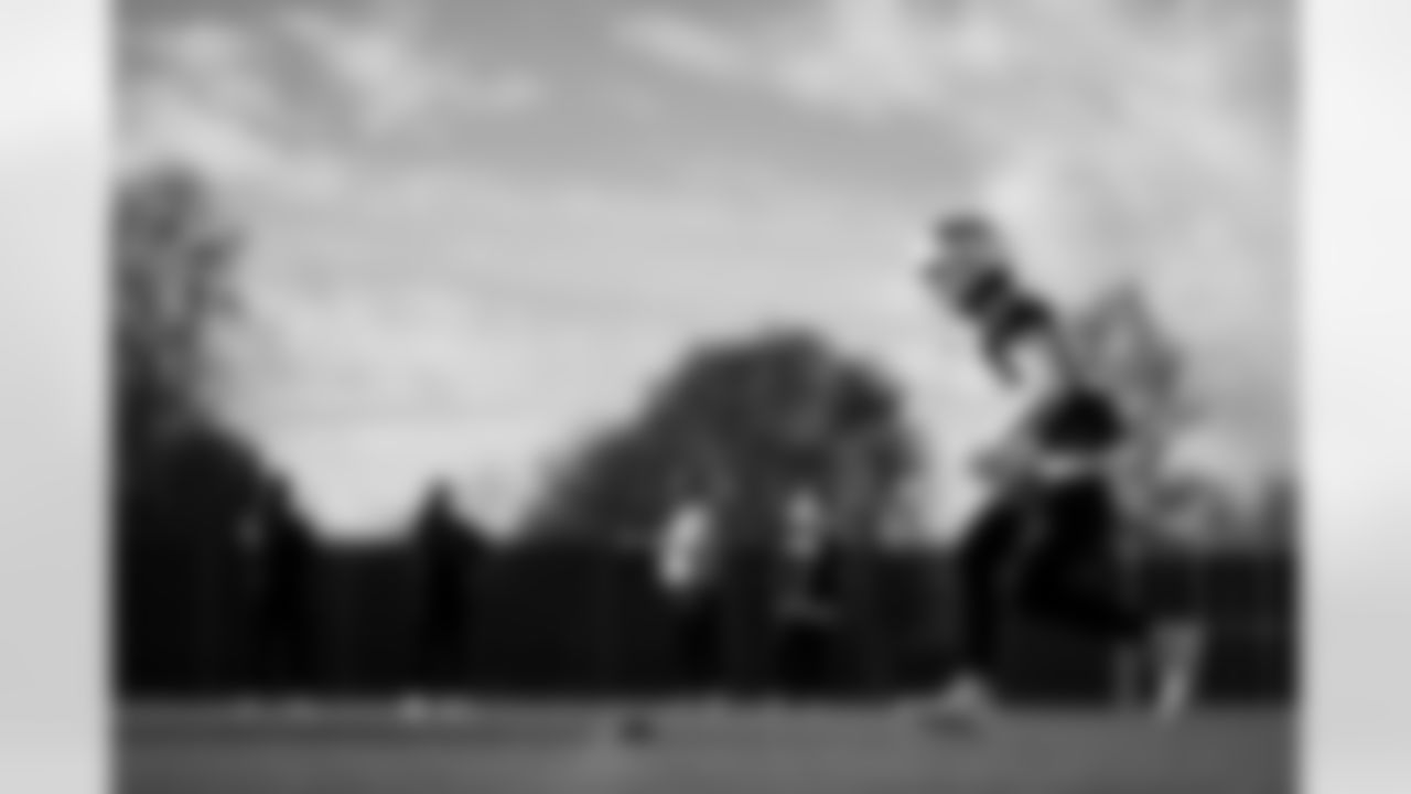 Stephen Gosnell (89). Buffalo Bills Week 10 Practice, November 06, 2025 at Buffalo Bills Training Center.