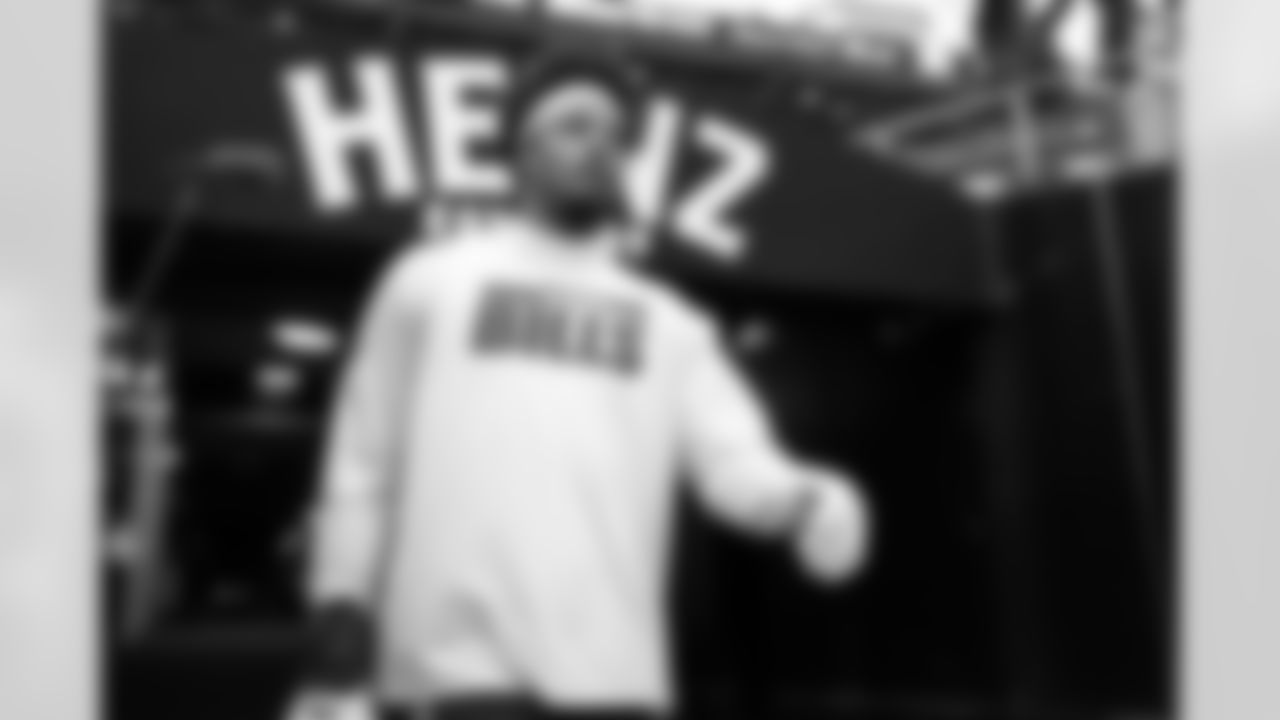 Pittsburgh Steelers vs Buffalo Bills, Regular Season, November 30, 2025 at Acrisure Stadium.