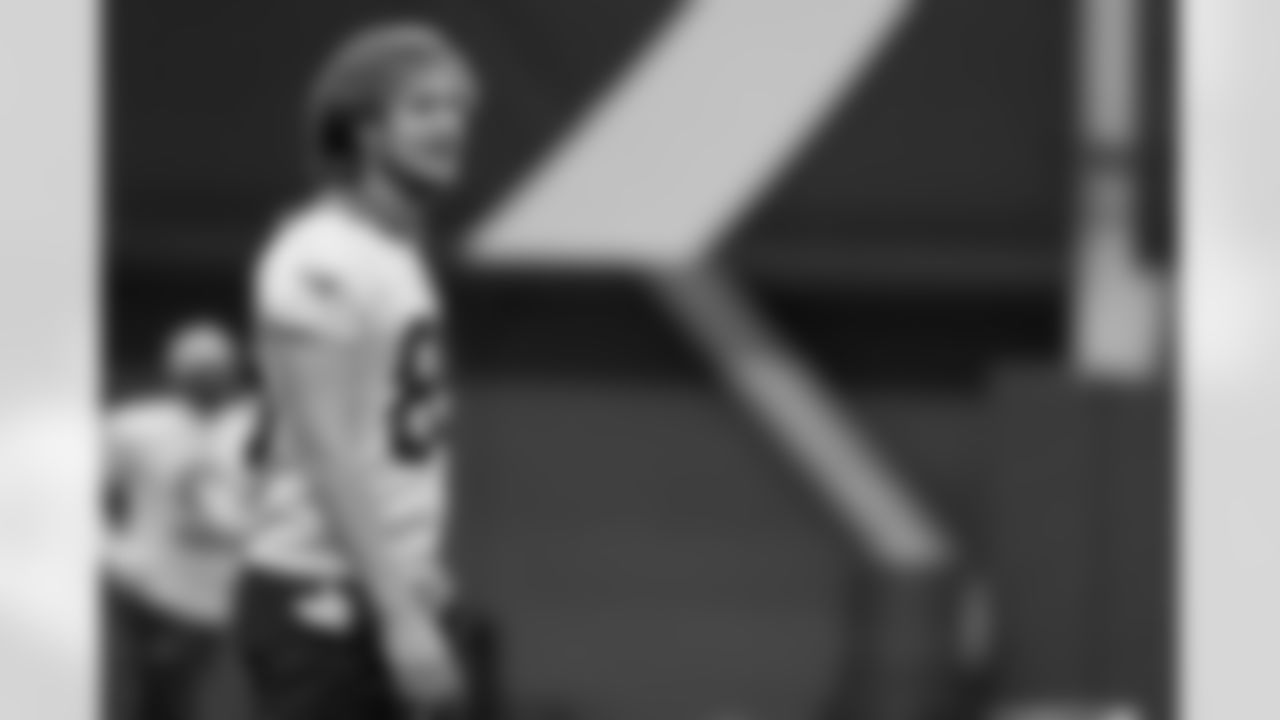 Stephen Gosnell (89). Buffalo Bills Week 12 Practice, November 18, 2025 at Buffalo Bills Training Center.