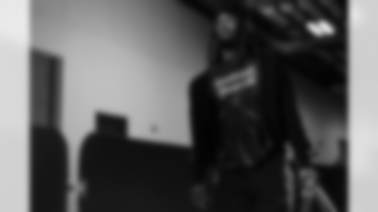 Pittsburgh Steelers vs Buffalo Bills, Regular Season, November 30, 2025 at Acrisure Stadium.