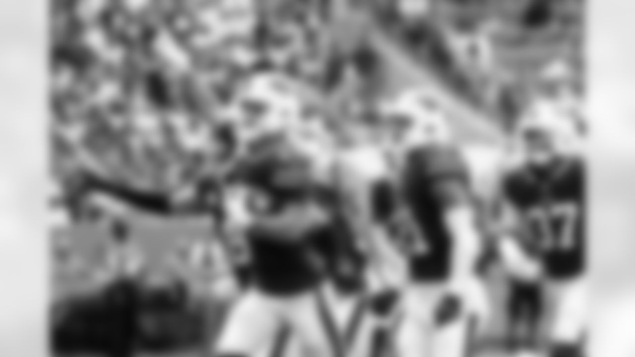 Miami Dolphins vs Buffalo Bills, Regular Season, November 09, 2025 at Hard Rock Stadium.