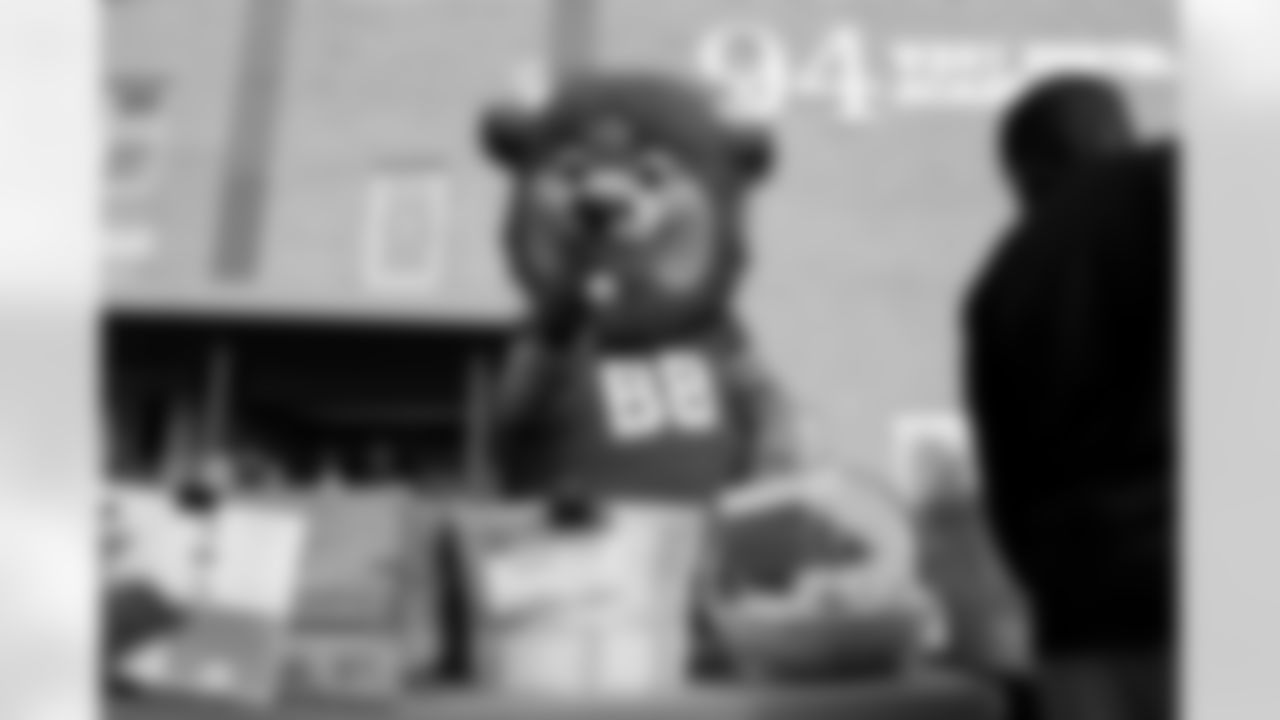 Free Mobile Food Markets, November 01, 2025 at #94 West Hertel Academy.