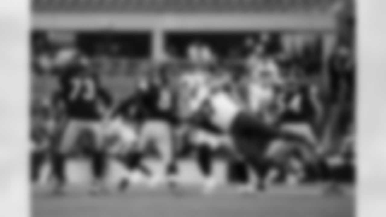 Pittsburgh Steelers vs Buffalo Bills, Regular Season, November 30, 2025 at Acrisure Stadium.