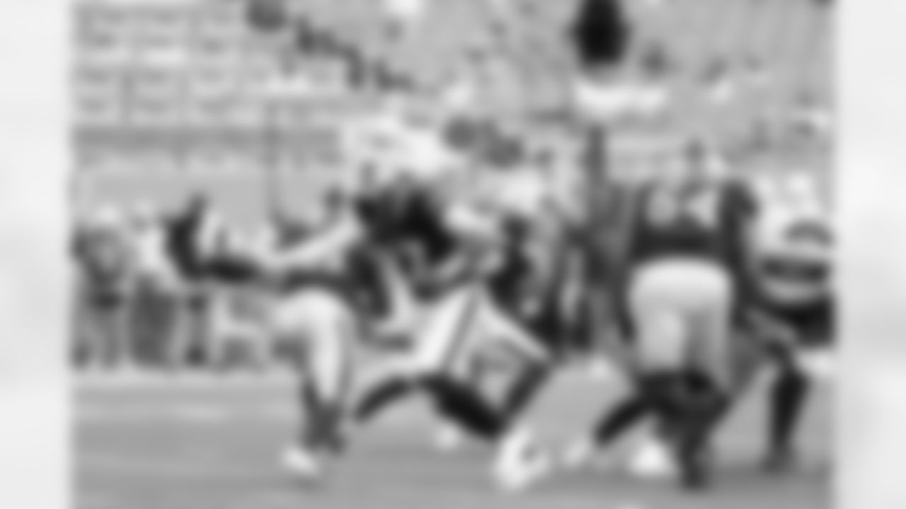 Miami Dolphins vs Buffalo Bills, Regular Season, November 09, 2025 at Hard Rock Stadium.