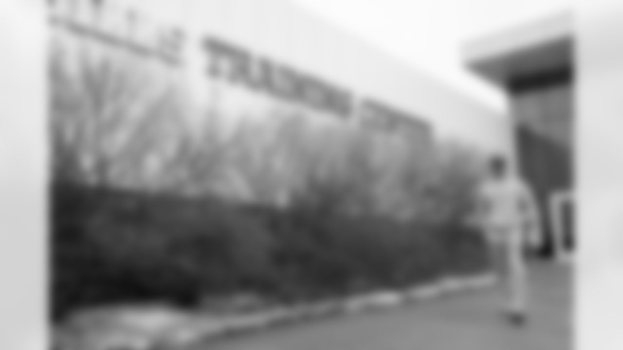 Buffalo Bills vs Philadelphia Eagles, Regular Season, December 28, 2025 at Highmark Stadium.