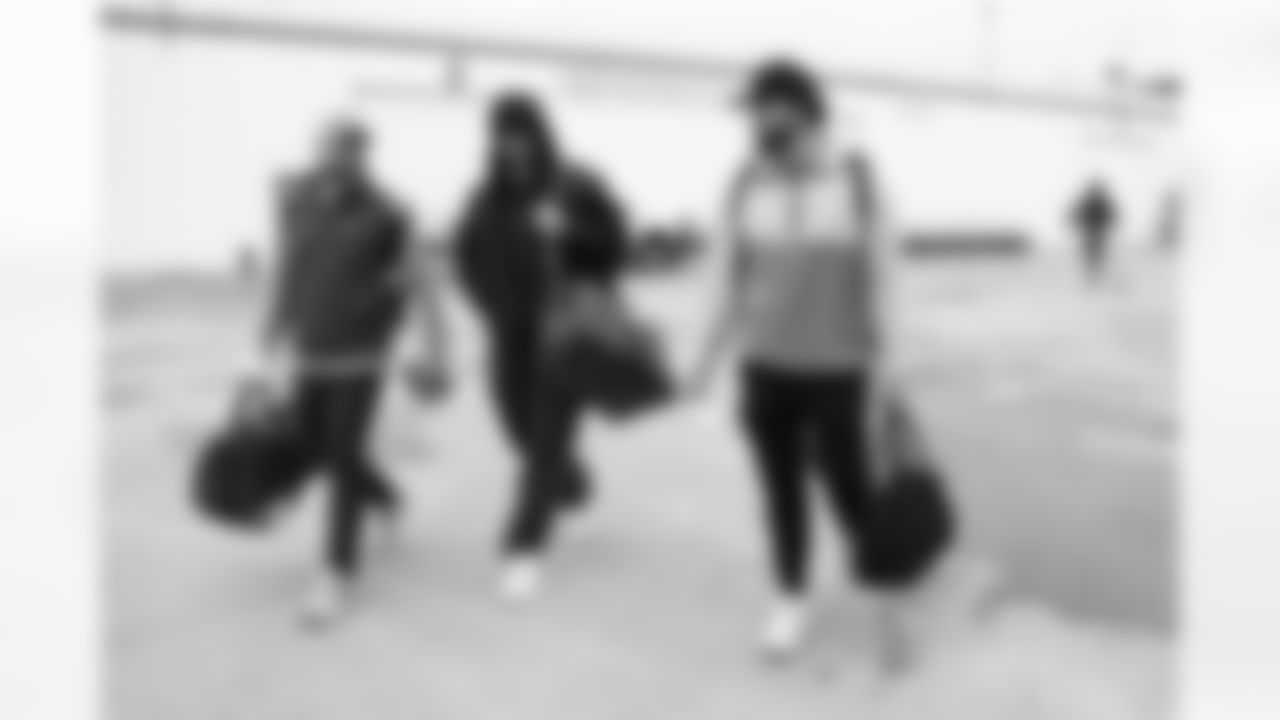 Turner West, Dalton Kincaid (86), Dawson Knox (88). Buffalo Bills travel to Pittsburgh, November 29, 2025 at Buffalo Niagara International Airport.