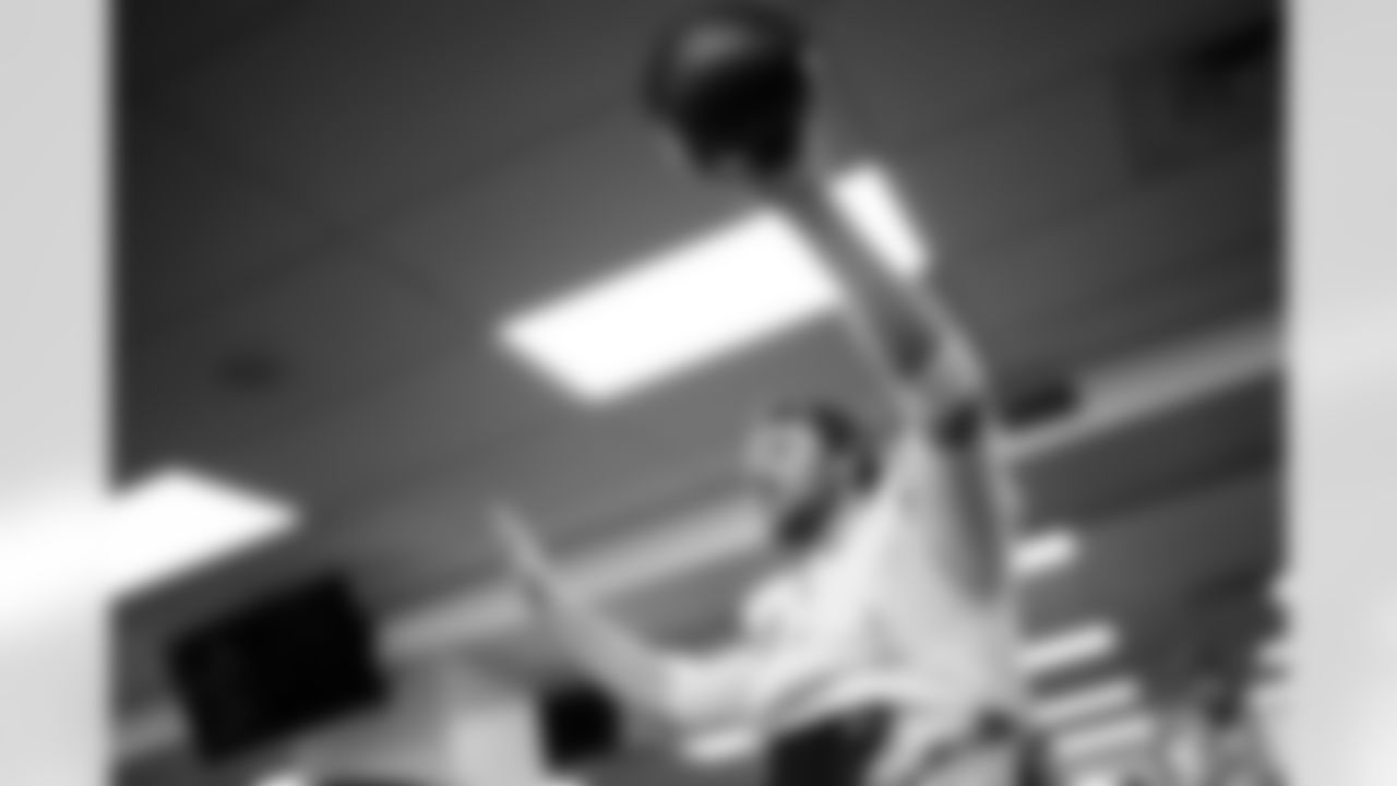 Pittsburgh Steelers vs Buffalo Bills, Regular Season, November 28, 2025 at Acrisure Stadium.