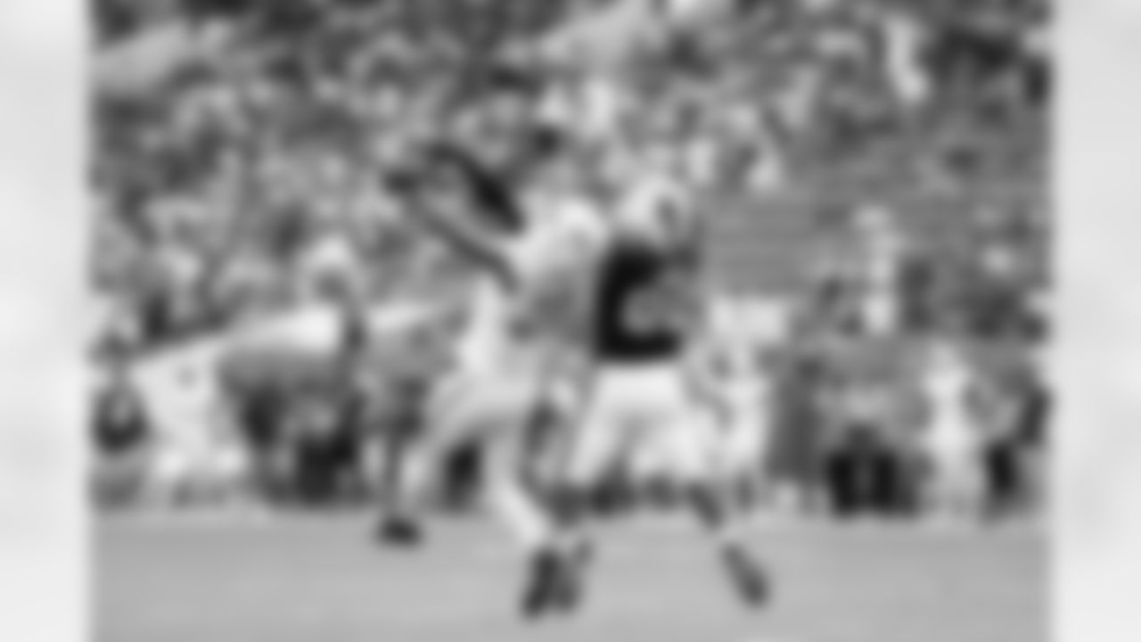 Miami Dolphins vs Buffalo Bills, Regular Season, November 09, 2025 at Hard Rock Stadium.