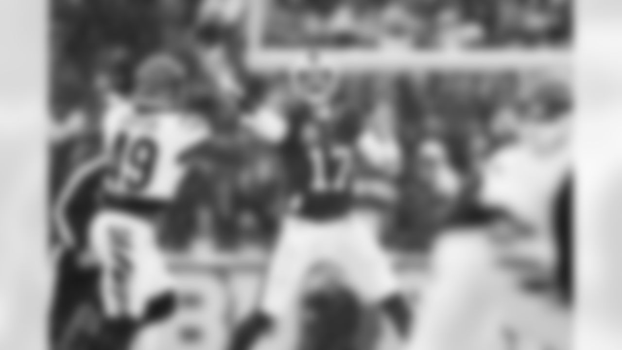 Josh Allen (17). Buffalo Bills vs Cincinnati Bengals, Regular Season, December 07, 2025 at Highmark Stadium.