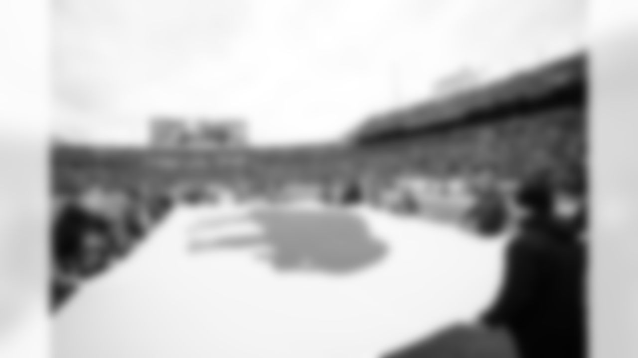 Buffalo Bills vs Tampa Bay Buccaneers, Regular Season, November 16, 2025 at Highmark Stadium.