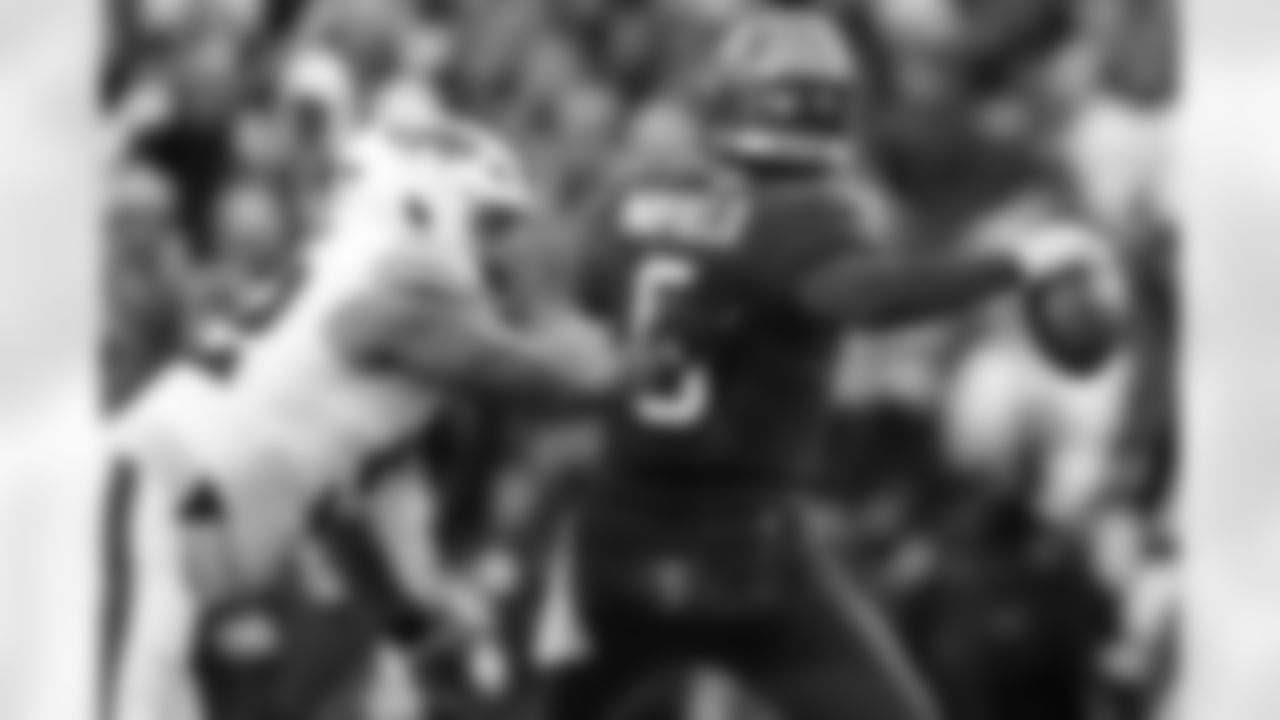 Buffalo Bills vs Tampa Bay Buccaneers, Regular Season, November 16, 2025 at Highmark Stadium.