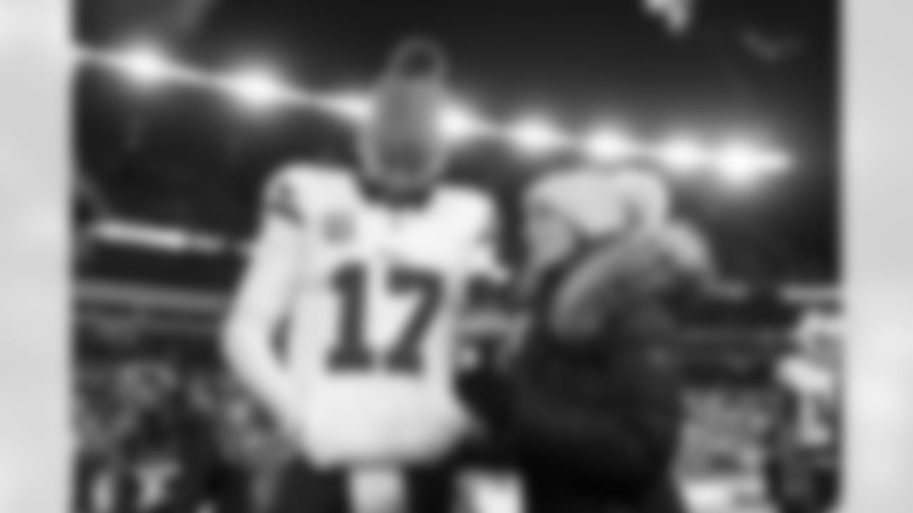 Pittsburgh Steelers vs Buffalo Bills, Regular Season, November 30, 2025 at Acrisure Stadium.