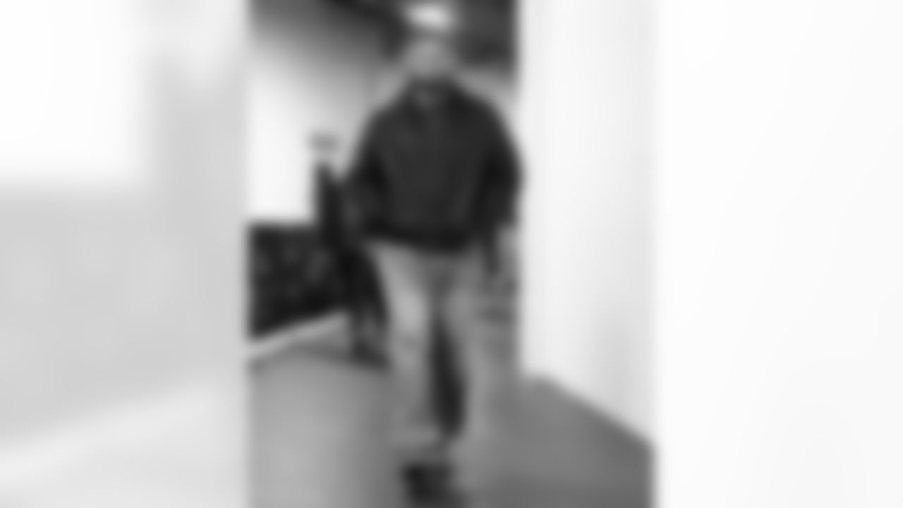 Pittsburgh Steelers vs Buffalo Bills, Regular Season, November 30, 2025 at Acrisure Stadium.