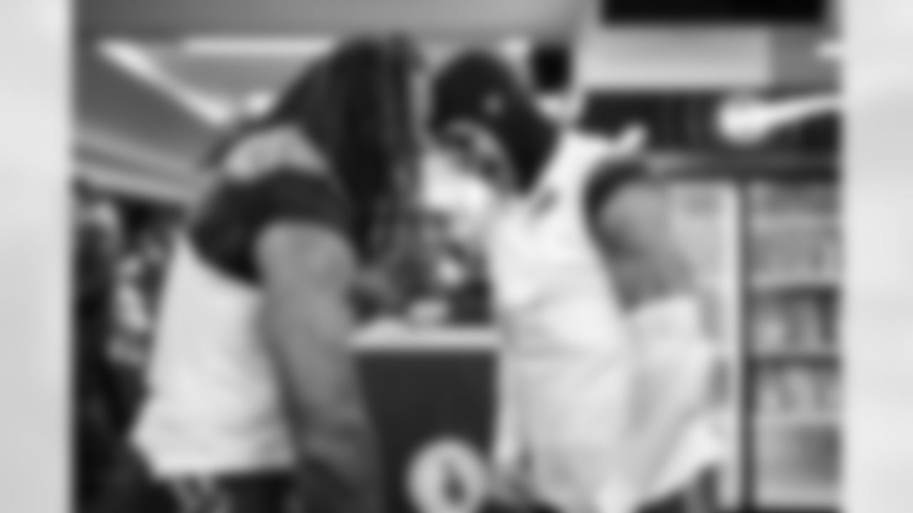 Pittsburgh Steelers vs Buffalo Bills, Regular Season, November 28, 2025 at Acrisure Stadium.