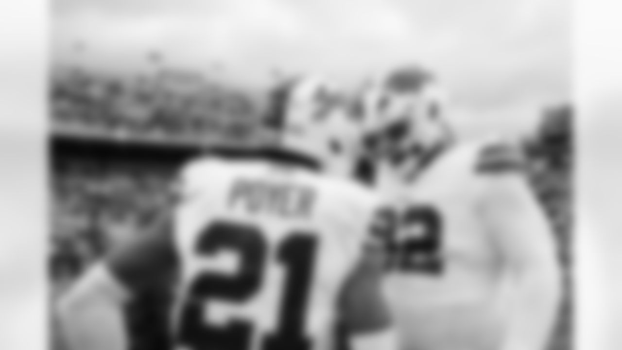 Pittsburgh Steelers vs Buffalo Bills, Regular Season, November 30, 2025 at Acrisure Stadium.