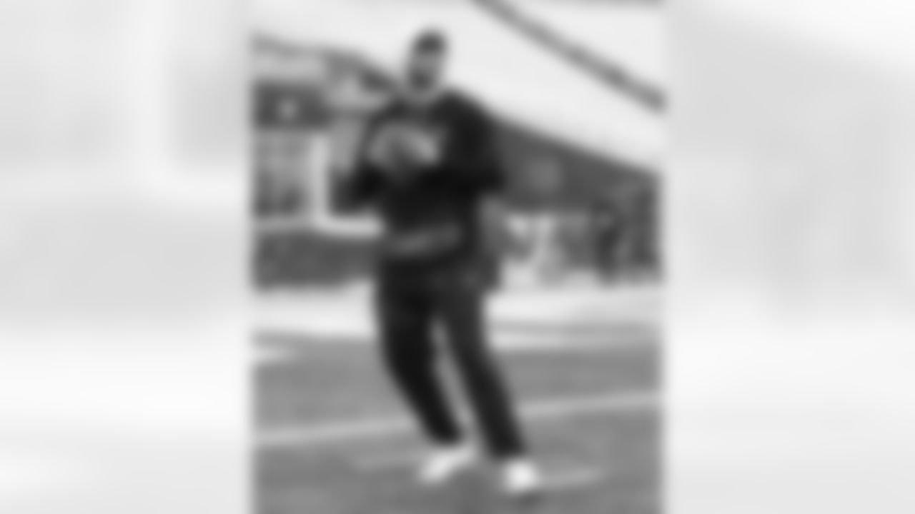 New England Patriots vs Buffalo Bills, Regular Season, December 14, 2025 at Gillette Stadium.